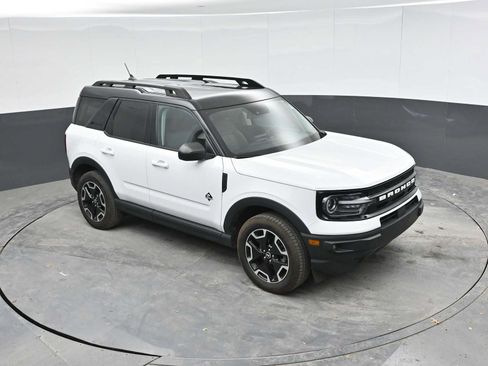 Used 2023 Ford Bronco Sport Outer Banks w/ Tech Package AWD/4WD image 18
