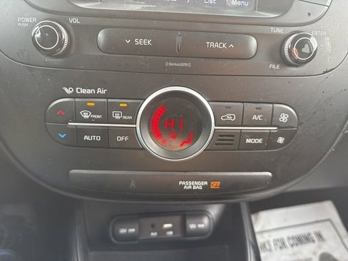 Used 2017 Kia Soul + image 17