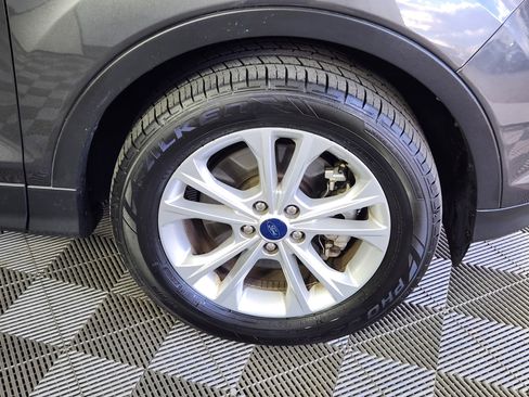 Used 2018 Ford Escape SE w/ Ford Safe & Smart Package image 9