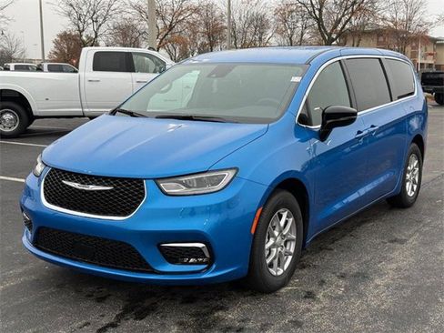 New 2026 Chrysler Pacifica Select image 10