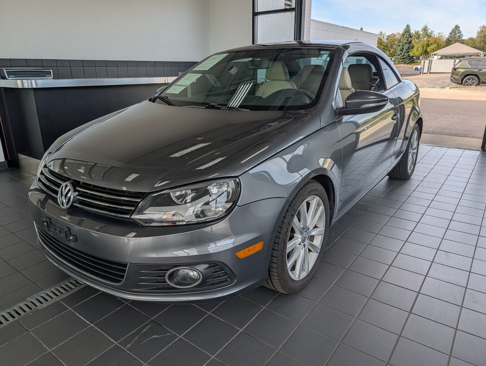 Used 2013 Volkswagen Eos Komfort FWD image 7