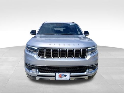 Used 2023 Jeep Wagoneer Series III w/ Preferred Equipment Group AWD/4WD image 10