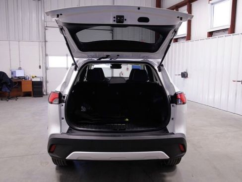 Used 2023 Toyota Corolla Cross XLE image 19