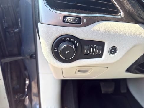 Used 2020 Jeep Cherokee Limited AWD/4WD image 24