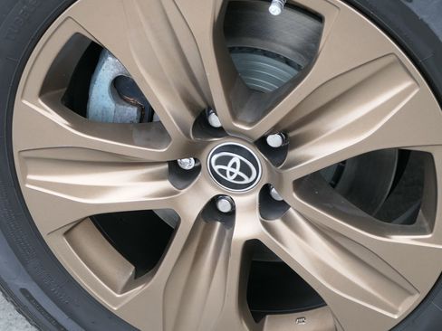 Used 2022 Toyota Highlander Bronze Edition image 11