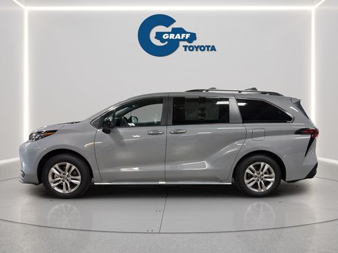 Used 2023 Toyota Sienna XLE Woodland Edition AWD/4WD image 3