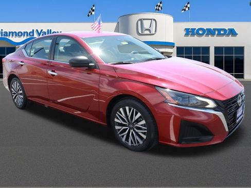 Used 2024 Nissan Altima 2.5 SV FWD image 1