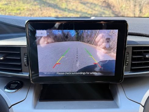 Used 2022 Ford Explorer XLT w/ Equipment Group 202A image 25