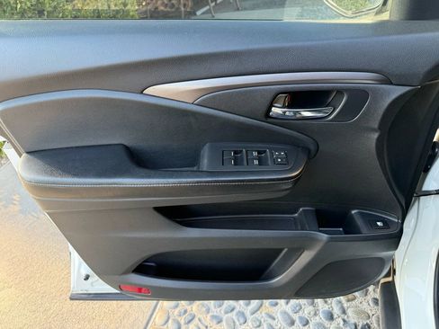 Used 2017 Honda Ridgeline RTL-T image 12