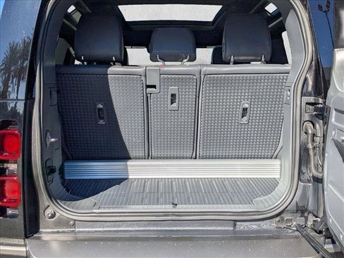 Used 2023 Land Rover Defender 90 X-Dynamic SE image 7