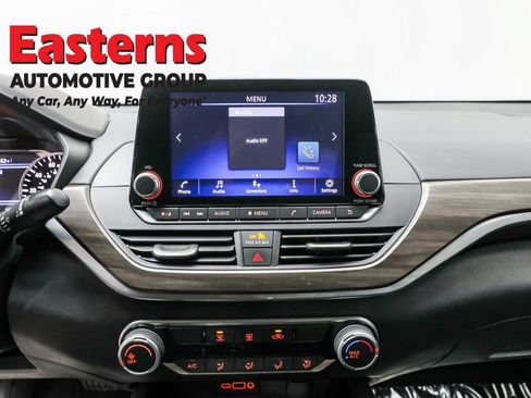 Used 2024 Nissan Altima 2.5 SV image 12