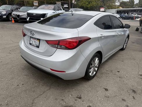 Used 2015 Hyundai Elantra SE w/ Option Group 02 FWD image 6
