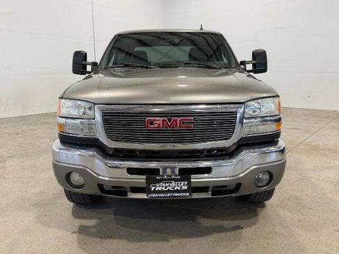 Used 2006 GMC Sierra 2500 SLT w/ Heavy-Duty Power Package AWD/4WD image 3