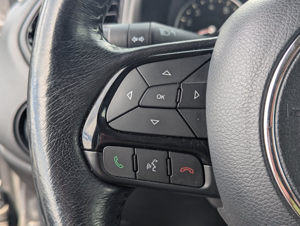 Used 2016 Jeep Renegade Latitude AWD/4WD image 19