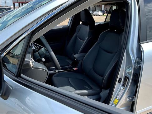 Used 2024 Toyota Corolla Cross XLE w/ Convenience Package image 8