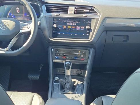 Used 2023 Volkswagen Tiguan SE w/ Panoramic Sunroof Package FWD image 5