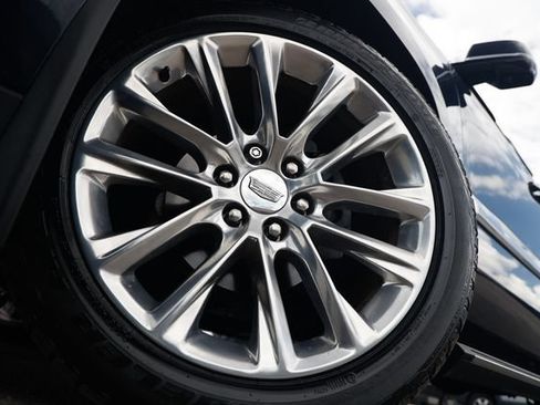 Used 2018 Cadillac Escalade Premium Luxury RWD image 35