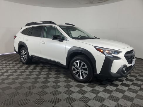 Used 2025 Subaru Outback Premium image 2