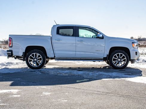 Used 2020 GMC Canyon Denali image 2