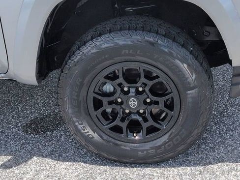 Used 2019 Toyota Tacoma SR5 AWD/4WD image 11