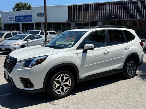 Certified 2023 Subaru Forester Premium AWD/4WD image 4
