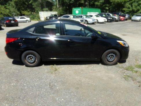 Used 2017 Hyundai Accent SE image 4