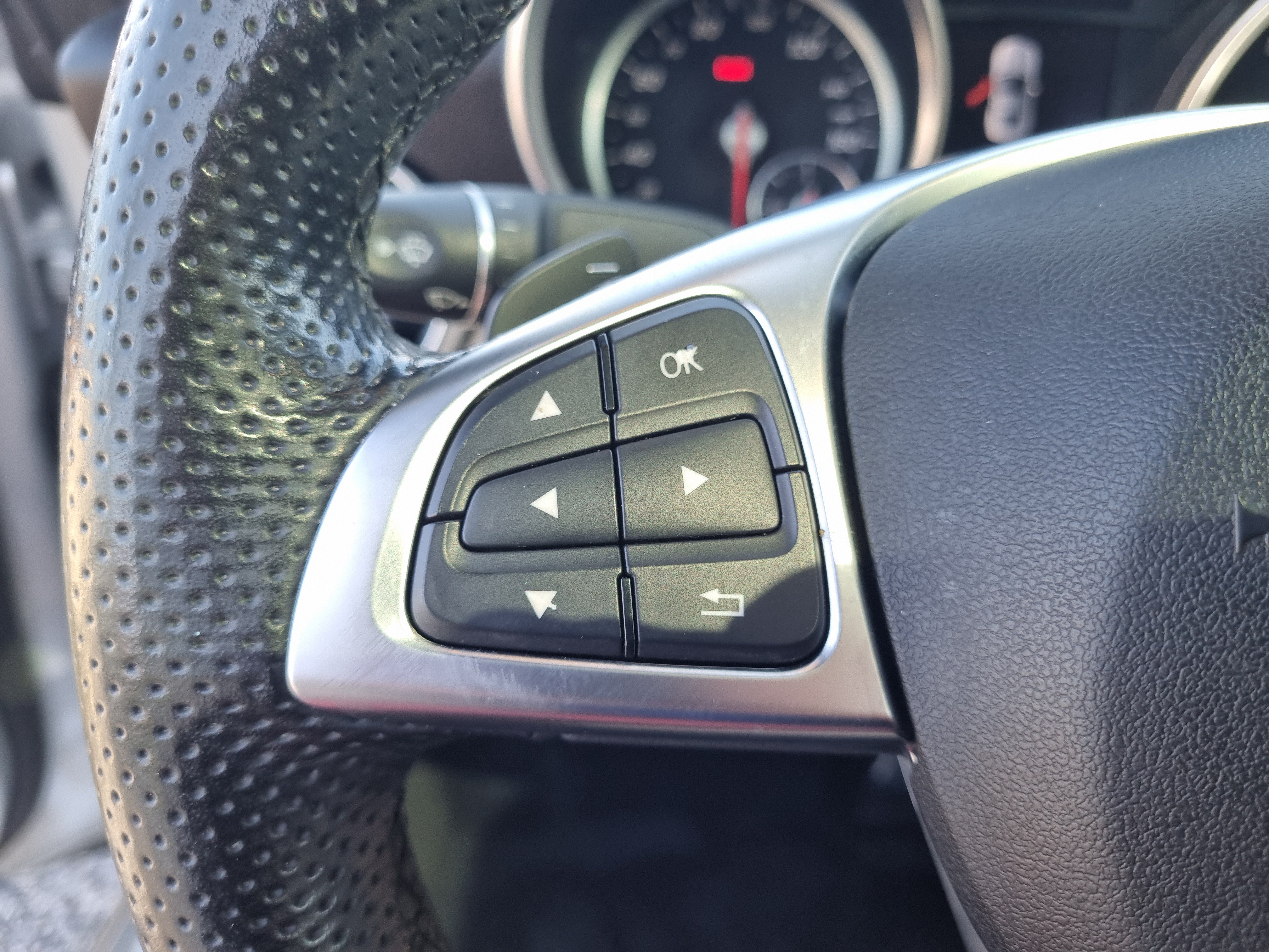 Used 2020 Mercedes-Benz SLC 300 w/ Premium Package image 21