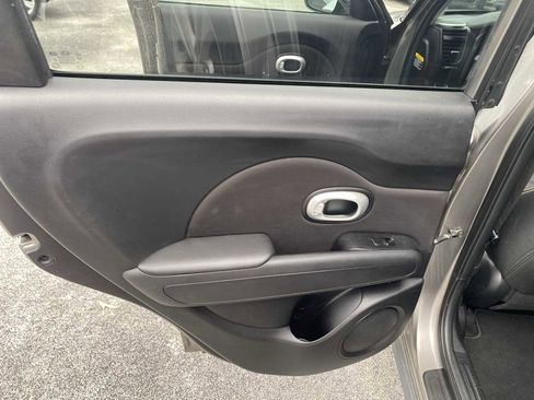 Used 2016 Kia Soul + image 34
