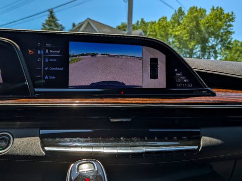 Used 2023 Cadillac Escalade Premium Luxury AWD/4WD image 25