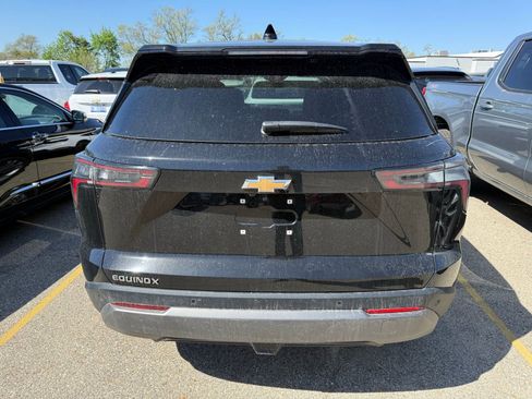 Used 2026 Chevrolet Equinox LT FWD image 3