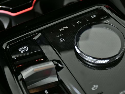 Used 2025 BMW i5 xDrive40 w/ Premium Package image 19