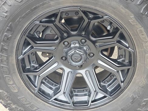 Used 2017 Jeep Wrangler Unlimited Sahara w/ Connectivity Group image 6