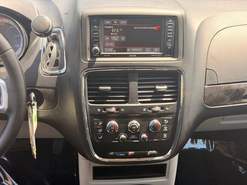 Used 2017 Dodge Grand Caravan SE w/ Power Window Group FWD image 18