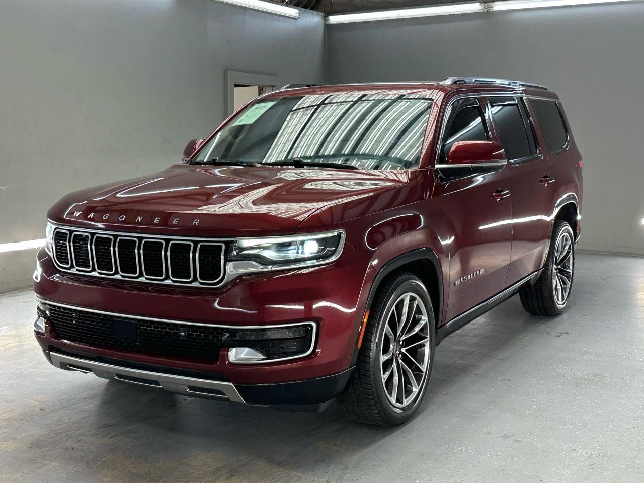 Used 2022 Jeep Wagoneer Series III w/ Premium Group I AWD/4WD image 3