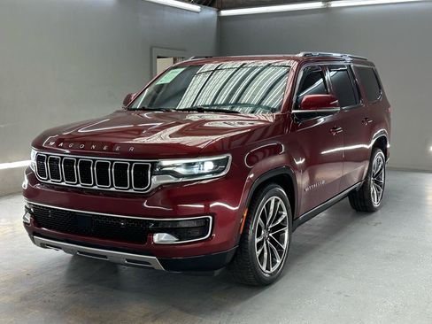 Used 2022 Jeep Wagoneer Series III w/ Premium Group I AWD/4WD image 3