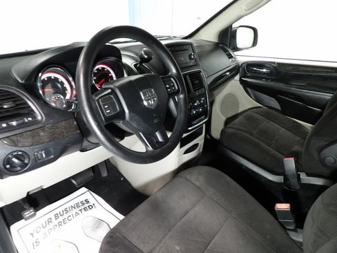 Used 2013 Dodge Grand Caravan SXT image 11