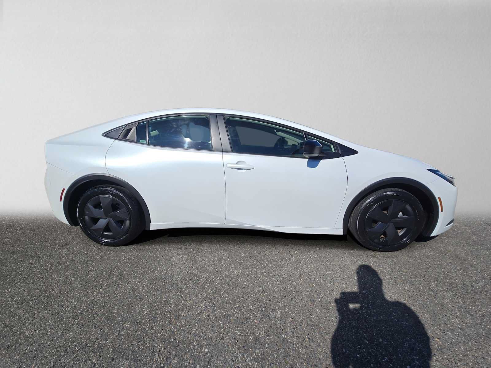 Certified 2025 Toyota Prius LE FWD image 2