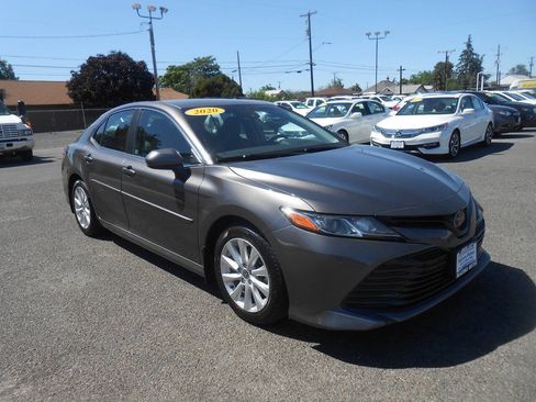 Used 2020 Toyota Camry LE FWD image 3