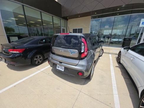 Used 2019 Kia Soul FWD image 4
