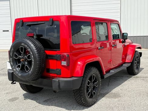 Used 2018 Jeep Wrangler Unlimited Sahara AWD/4WD image 8