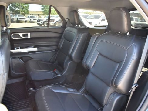 Used 2024 Ford Explorer XLT w/ Equipment Group 202A AWD/4WD image 8