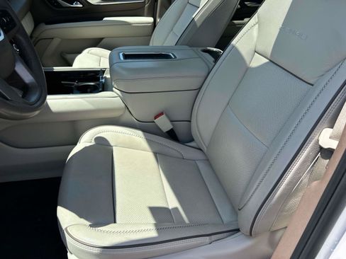 Used 2023 GMC Yukon Denali w/ Advanced Technology Package AWD/4WD image 15
