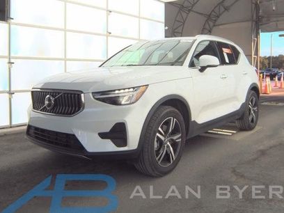 Used 2025 Volvo XC40 B5 Core