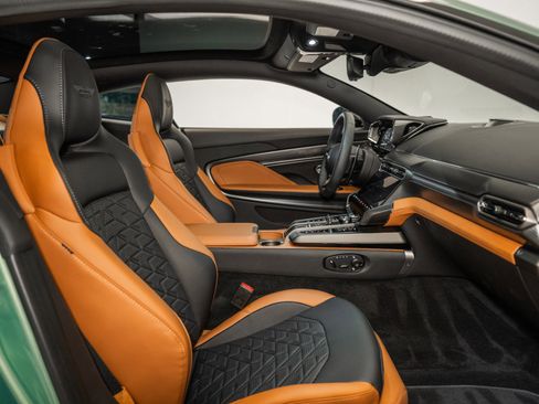 Used 2025 Aston Martin Vanquish Coupe image 15