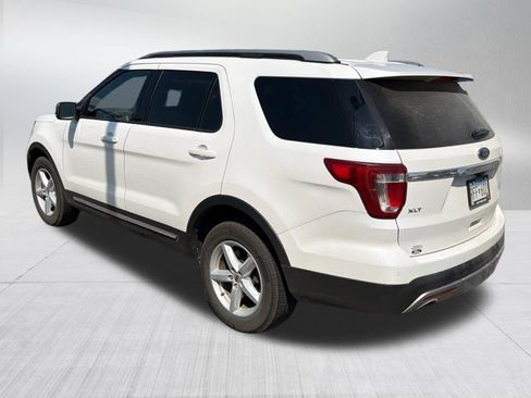 Used 2017 Ford Explorer XLT w/ Equipment Group 202A AWD/4WD image 7