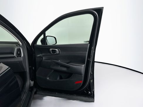 Used 2024 Kia Sorento S image 33