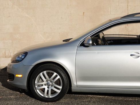 Used 2010 Volkswagen Jetta TDI FWD image 12