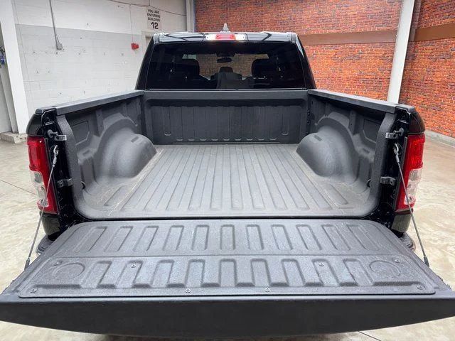 Used 2022 RAM 1500 Big Horn AWD/4WD image 3