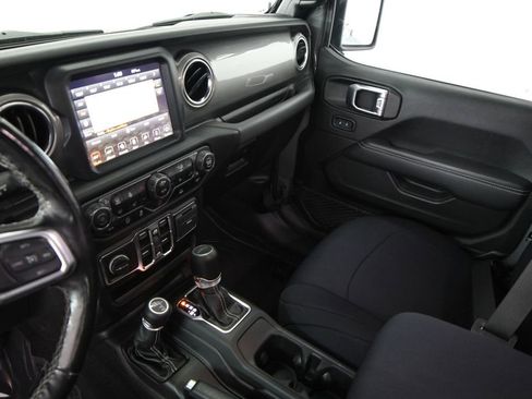 Used 2021 Jeep Gladiator Overland AWD/4WD image 18