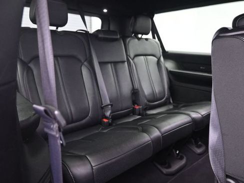 Used 2024 Jeep Wagoneer L Series II w/ Flexible Seating Group AWD/4WD image 16